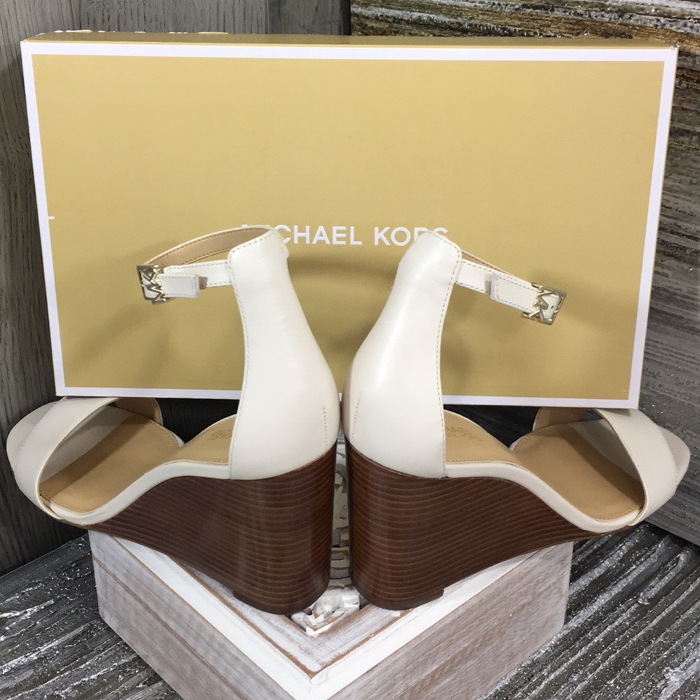 MICHAEL Michael Kors FIONA WEDGE LEATHER LT CREAM - Picture 7 of 8